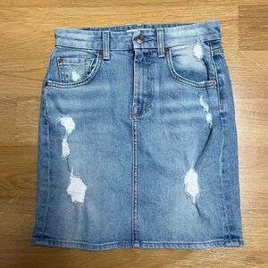 7 for all mankind women’s denim jeans skirt size 2 (24in). Super cute.